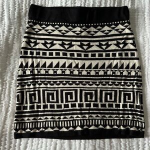 H&M divided sweater knit Black and cream Geometric Pattern Skirt